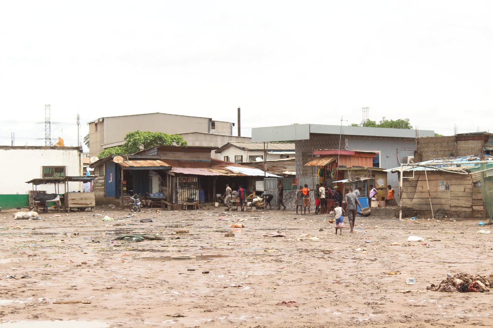 Muddy Odawna Sahara community in Accra after flooding (Ghanaian Times)